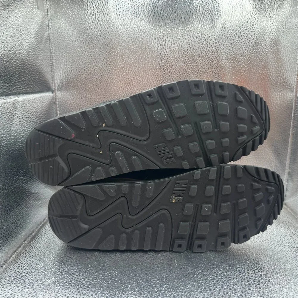 Size 10.5‎ Nike Air Max 90 Essential Mens Black Running Sneaker 537384-092